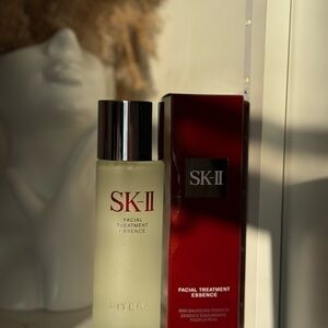 SK-11 PITERA Facial Treatment Essence. NEW